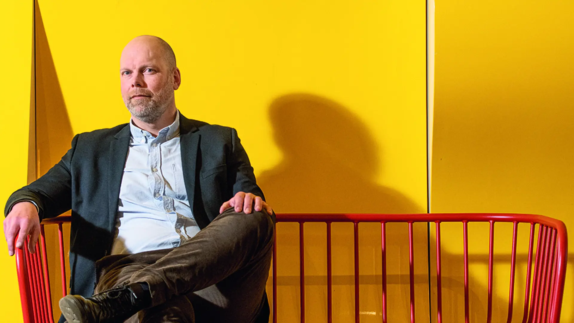 Magnus Nyqvist sittandes på en bänk